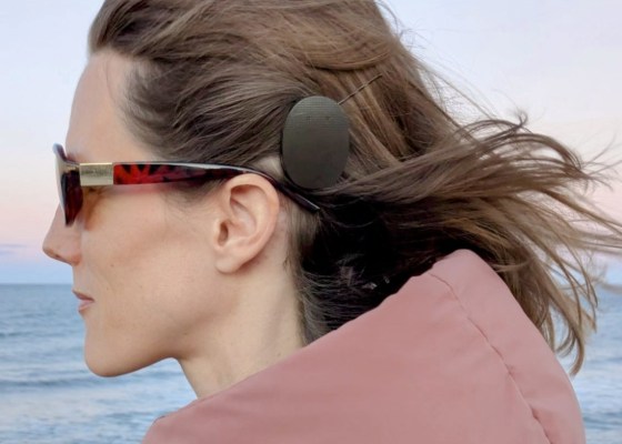 Carly with her Rondo 3 processor looking out to sea